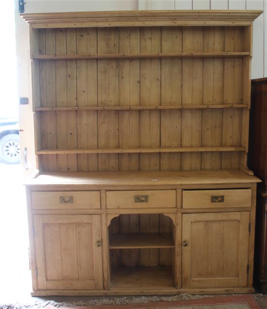 Pine dresser